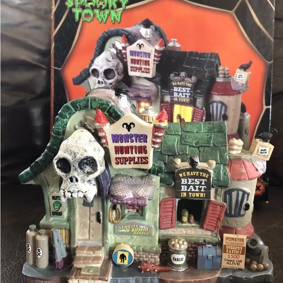 Lemax Spooky Town Monster Hunting Supplies Lighted Building # 85311 Halloween - Picture 8 of 8